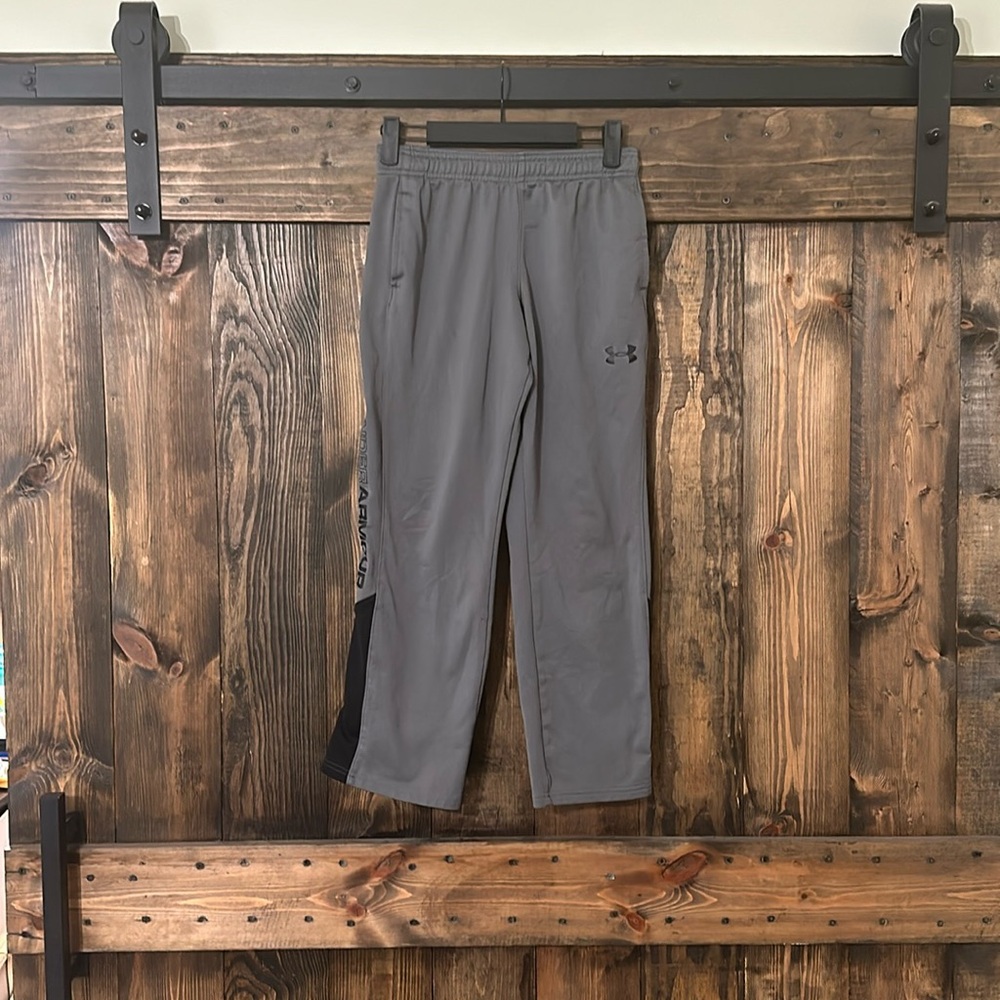 YM Under Armour sweat Pants